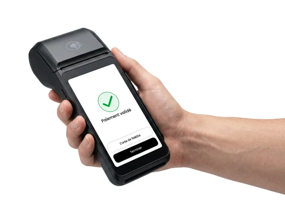 Terminal de paiement CarWashFlow affichant une confirmation de paiement validé